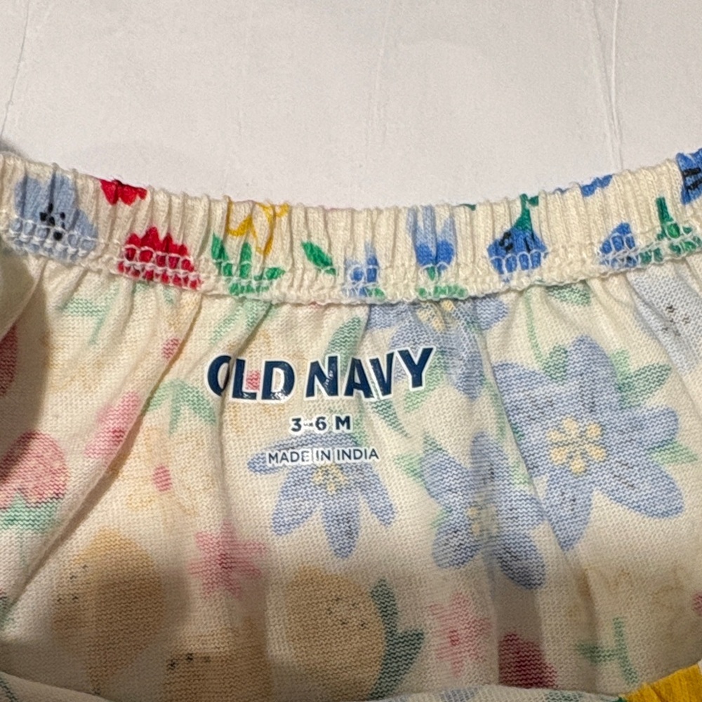 Old Navy Pink and Floral Baby Romper Set - Picture 5 of 8